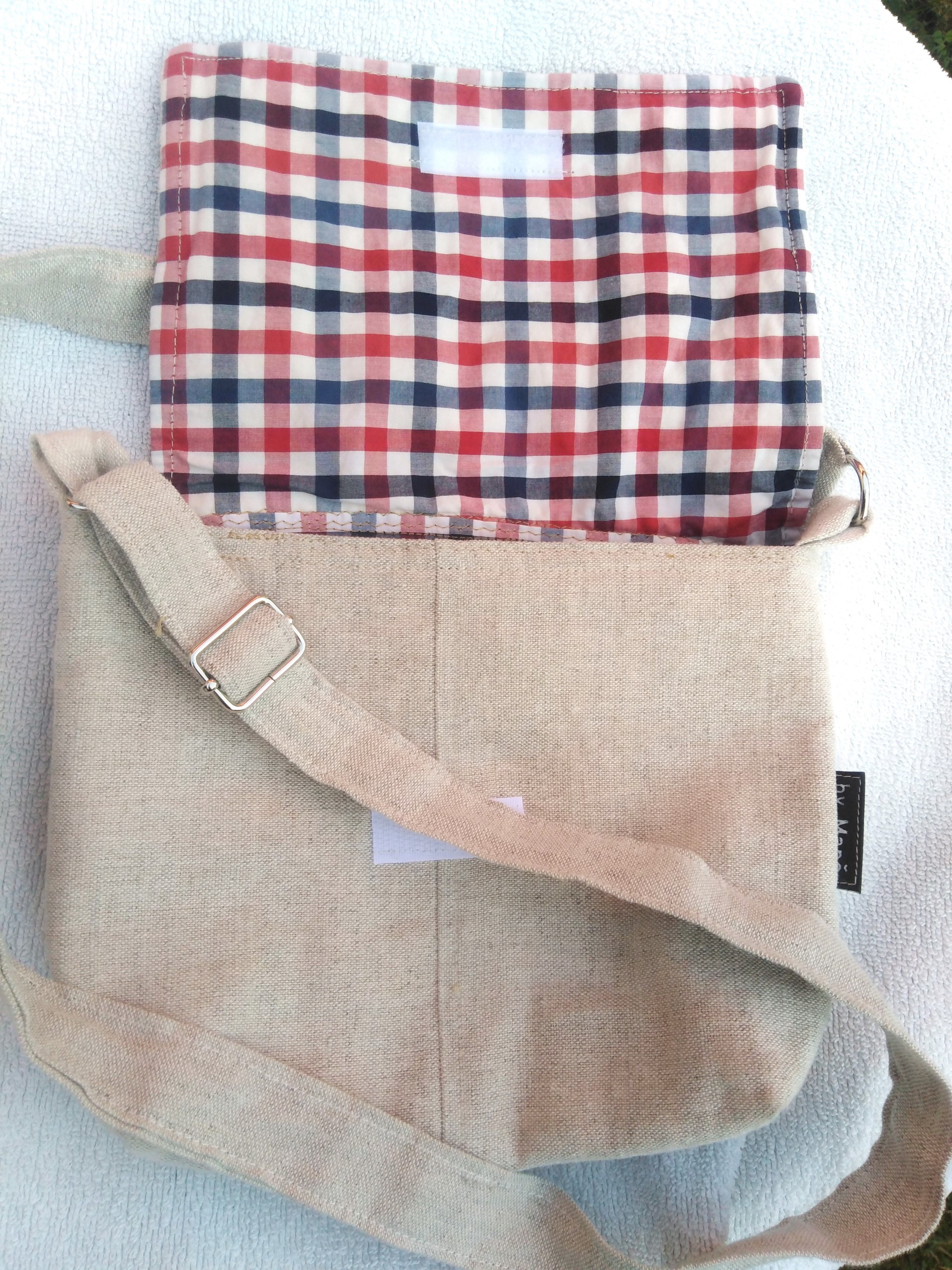 Mala messenger torbica z izvezenim slovenskim motivom 2